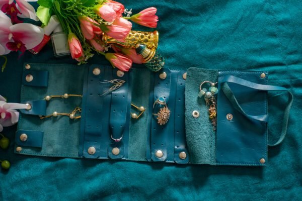 összehajtható valódi bőr ékszertartó, teal