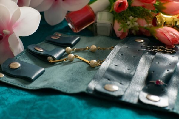 összehajtható valódi bőr ékszertartó, teal