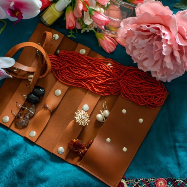 összehajtható valódi bőr ékszertartó, barna