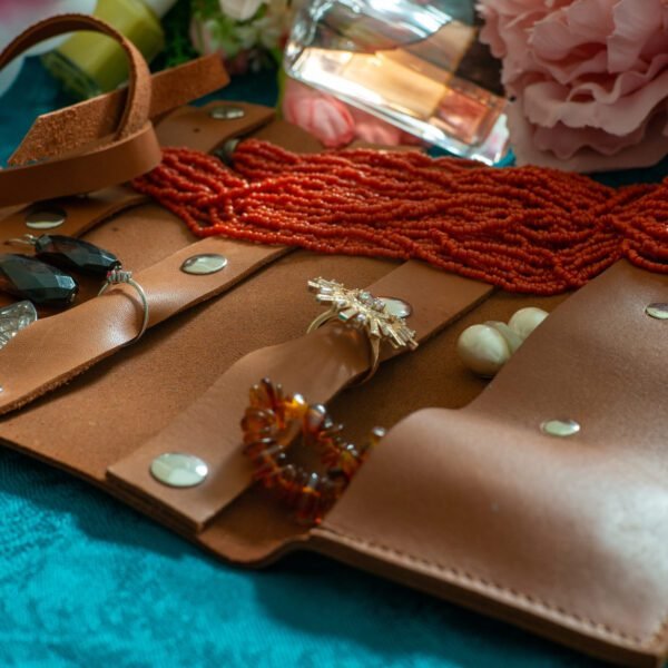 összehajtható valódi bőr ékszertartó, barna