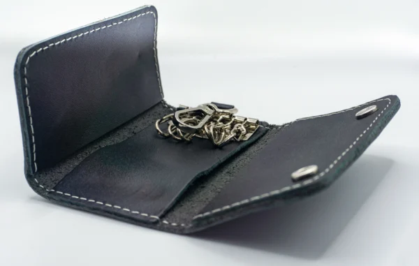 összehajtható kulcstartó bőrből, fekete